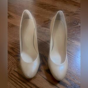 Ivanka Trump nude pumps